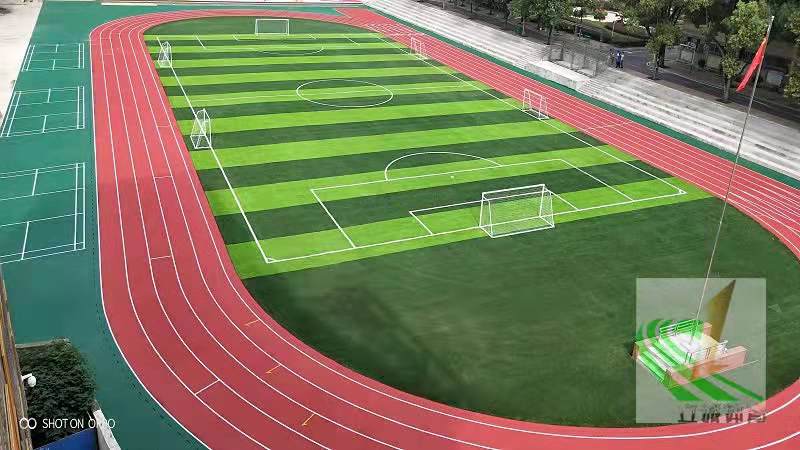 细节决定品质!县职校塑胶运动场惊艳亮